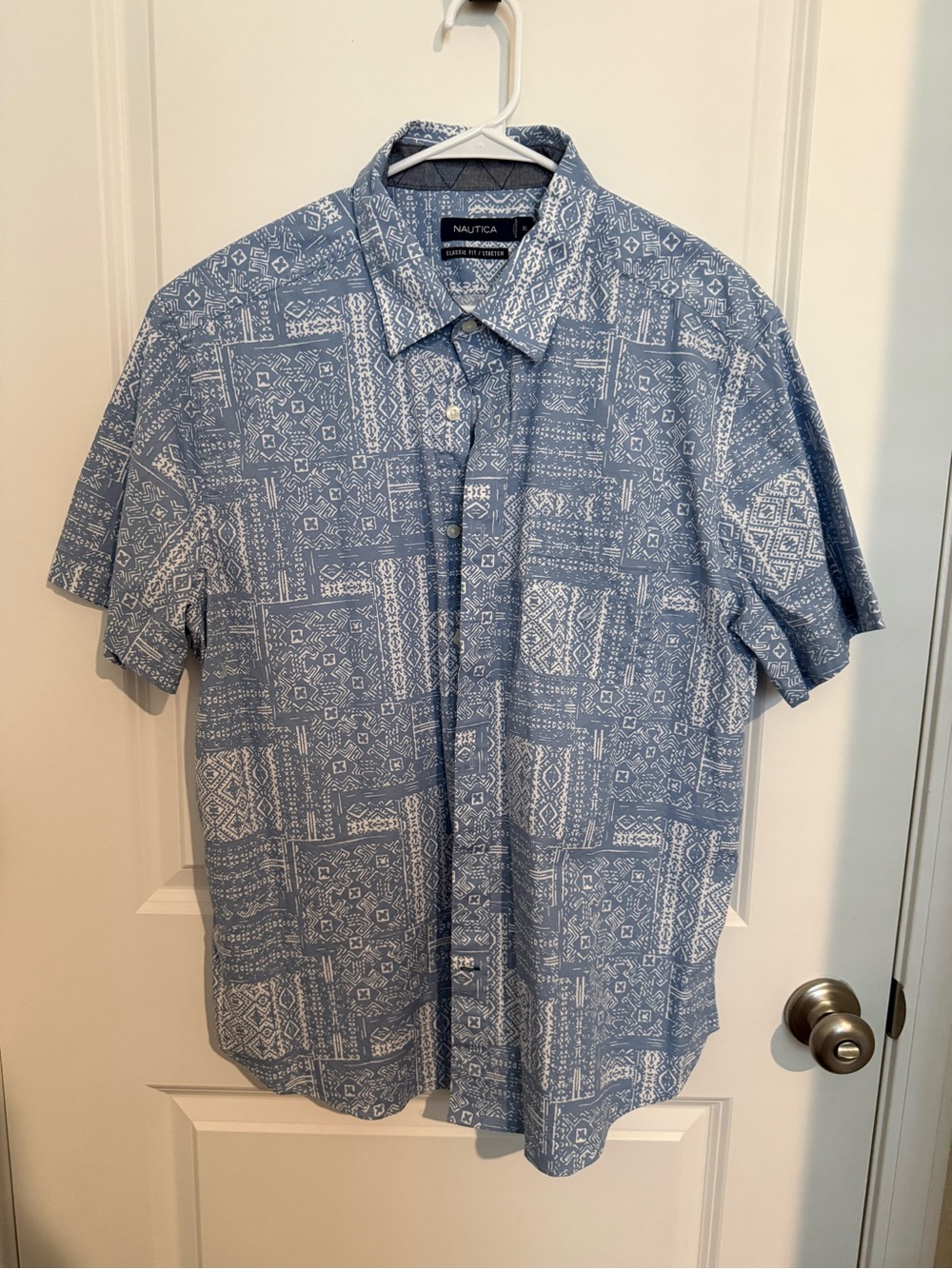 Nautica Men’s Light Blue & White Short-Sleeve Button-Down Shirt